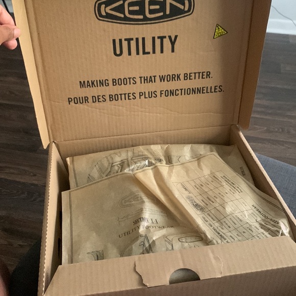 KEEN new in box Black Utility Vista Energy Mid Carbon-Fiber Toe Work Boots - Picture 4 of 5